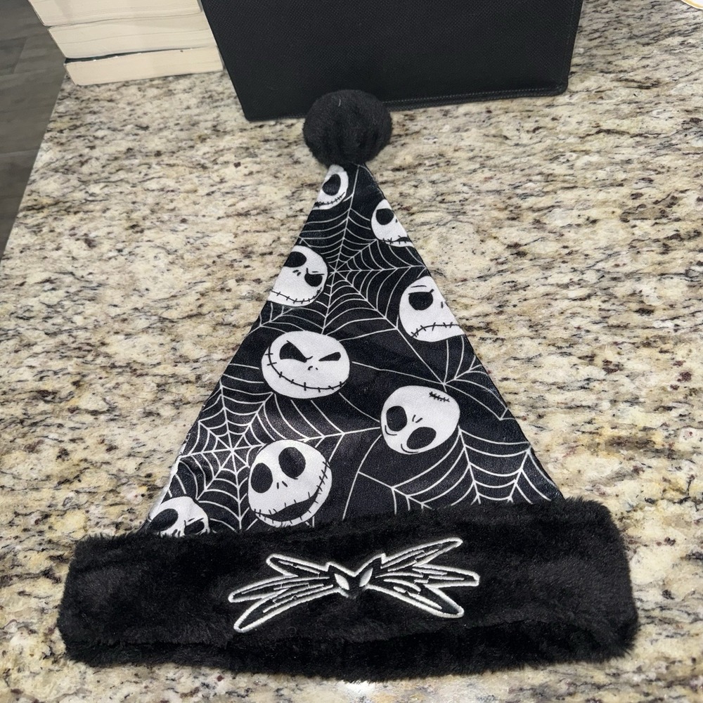 Disney Nightmare Before Christmas Jack Skellington Black & White Santa Hat Box A